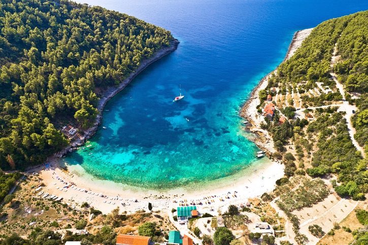 Korčula - Pláž v zátoke Pupnatska Luka