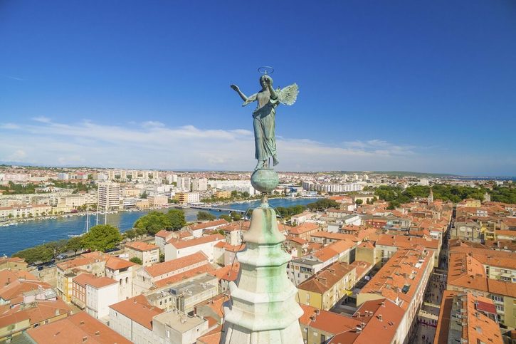 Zadar - Bronzový anjel na vrchole katedrály svätej Anastázie