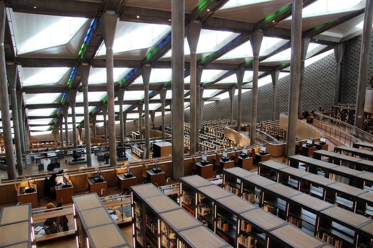 Alexandria – Interiér Alexandrijskej knižnice