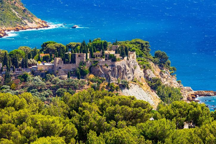 Cassis – Pohľad na starú časť mesta