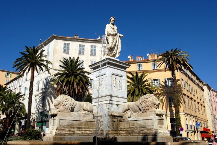 Ajaccio – Socha štyroch levov a prvého konzula v Ajacciu