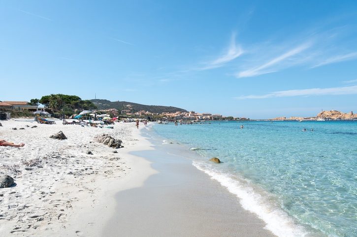 Calvi - Piesočná pláž na severnom pobreží Korziky