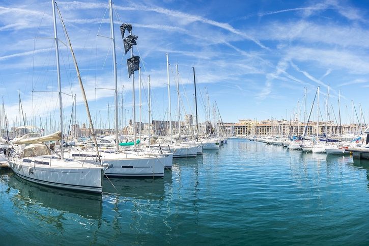 Marseille - pohled na lodě v přístavu Vieux-Port