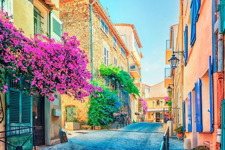 Saint-Tropez – Ulička v meste.