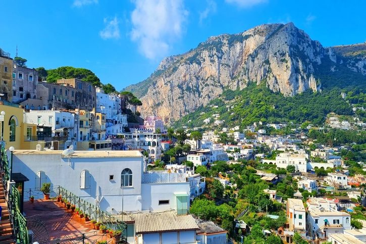 Capri – Pohľad na hory z Anacapri.