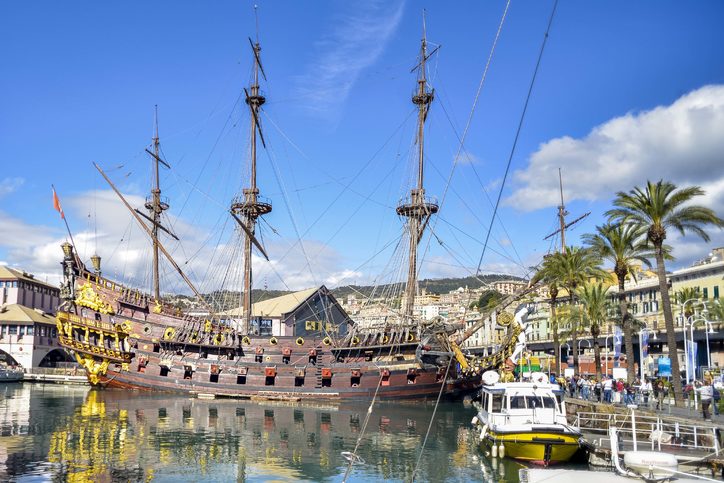 Neptun - Loď byla postavena v roce 1985 pro film Romana Polanského Pirates , kde zobrazovala španělskou loď stejného jména, Janov, Itálie