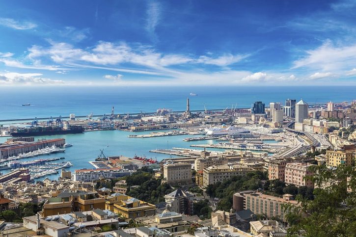 Pohľad na prístav Janov – jeden z najvýznamnejších prístavov Talianska