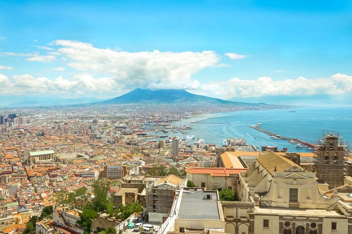 Neapol – panoráma mesta Neapol s Vezuvom