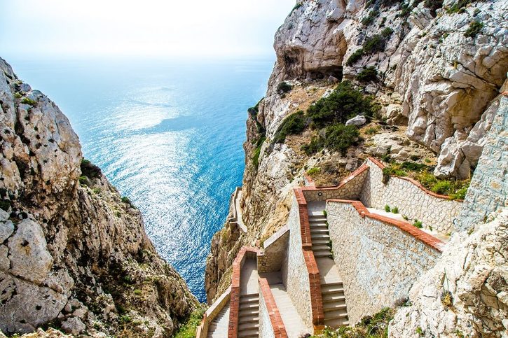 Alghero - Impozantné schodisko známe ako Escala del Cabirol