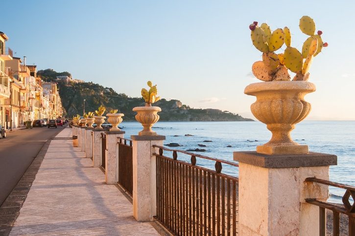 Giardini Naxos - Promenáda Lungomare Tysandros 