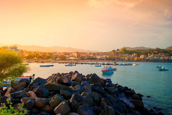 Giardini Naxos - Vulkanická pláž v Giardini Naxos