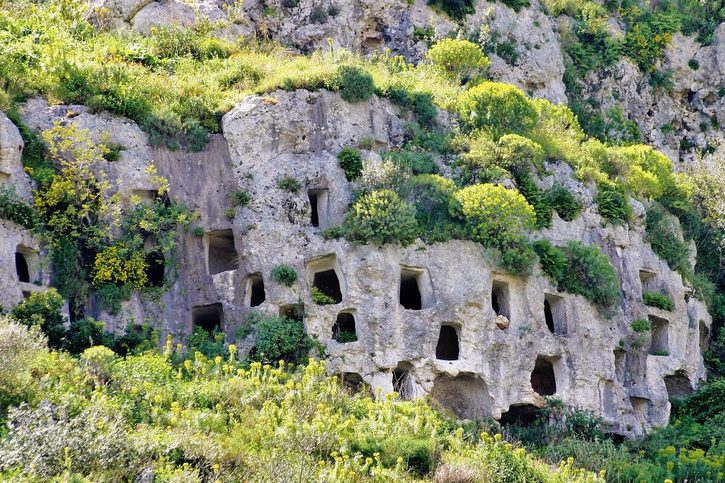Syrakúzy – Prehistorické hroby v lokalite Pantalica