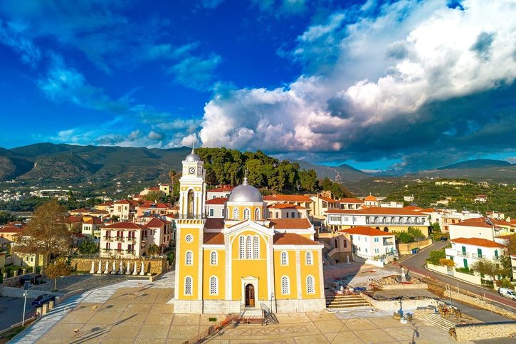 Kalamata - Letecký pohled na historické centrum Kalamaty a okolí hradu Kalamata