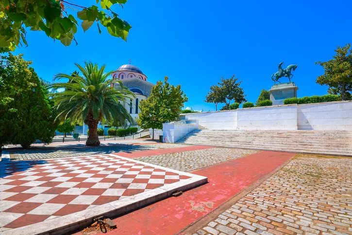 Kavala – Bronzová jazdecká socha Muhammada Ali Pašu pred pravoslávnym kostolom. Kavala – Bronzová jazdecká socha Muhammada Ali Pašu pred pravoslávnym kostolom.