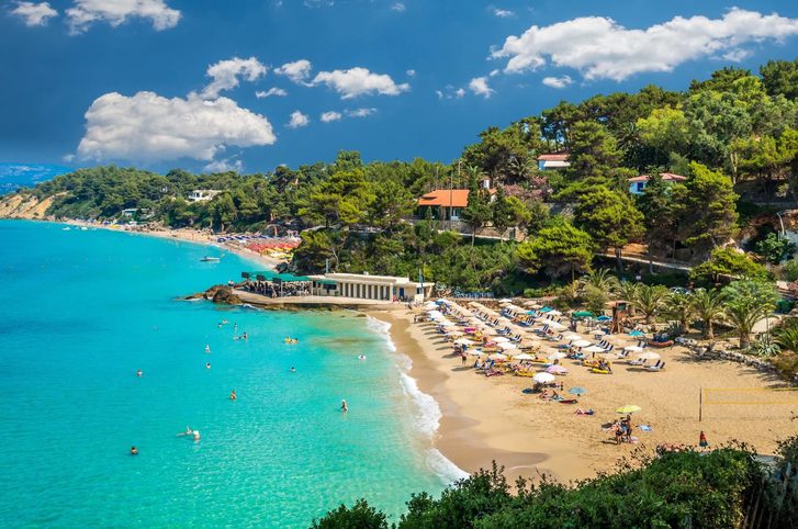 Argostoli - Výhľad na pláže Platis Gialos a Makris Gialos
