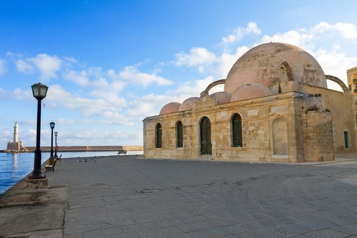 Chania - Nábrežie s tureckou mešitou Yiali Tzami