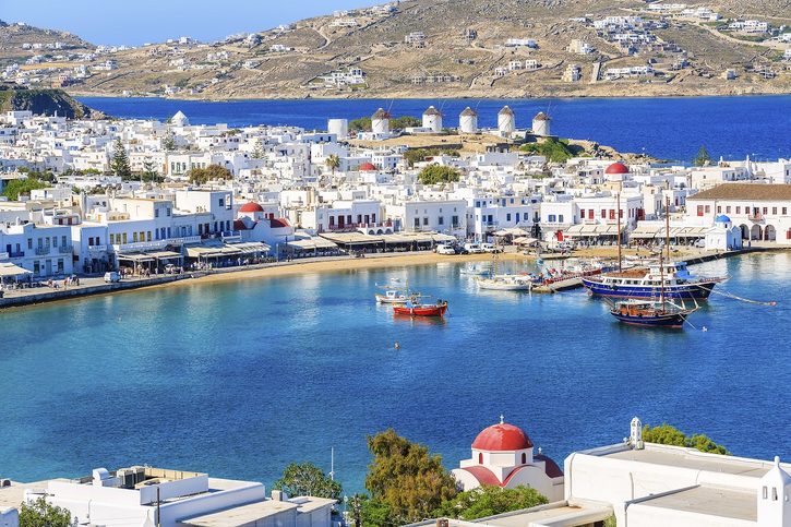 Mykonos – Pohľad na prístavné mesto Mykonos, Grécko