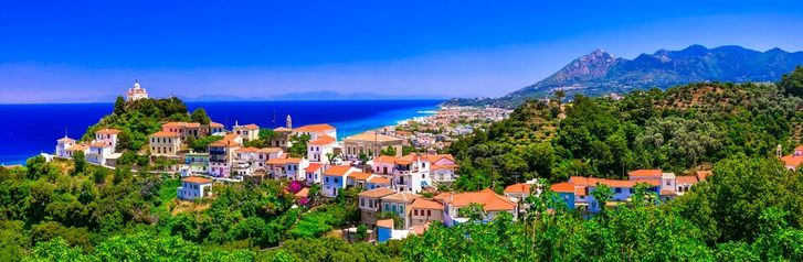 Samos – dedina Karlovasi.