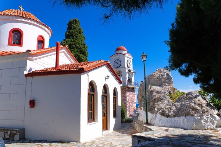 Skiathos - Kostol svätého Mikuláša a veža so slávnymi hodinami