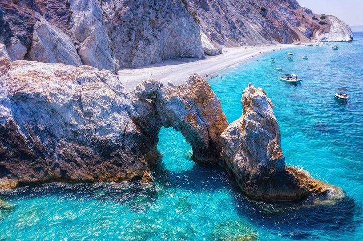 Skiathos - Skala pri pláži Lalaria.