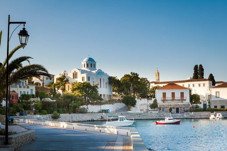 Spetses - Pobrežná promenáda hlavného mesta