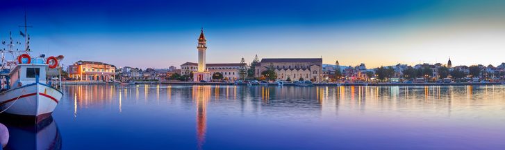 Zakynthos – Pohľad na večerný prístav  Zakynthos – Pohľad na večerný prístav