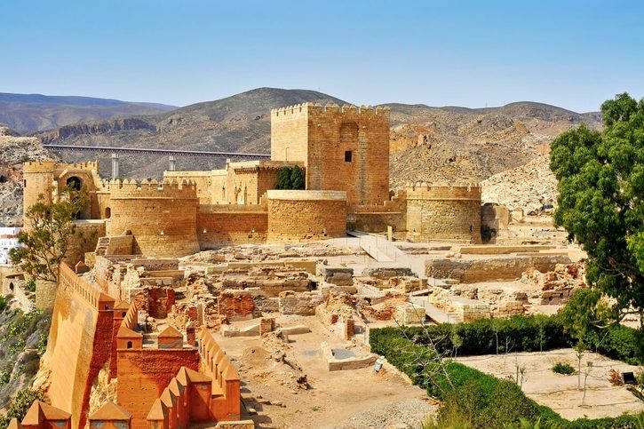 Almería – Pohľad na múry pevnosti Alcazaba