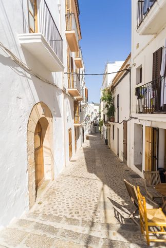 Ibiza - Úzke pešie uličky.