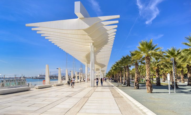 Pěší promenáda v přístavní oblasti Malaga, Andalusie Španělsko