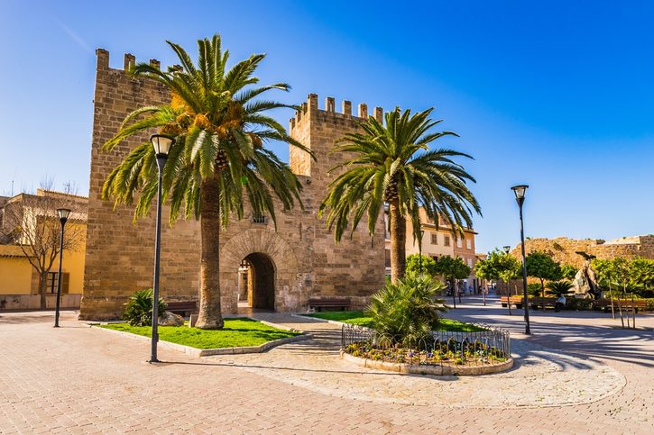 Alcúdia – Pohľad na stredovekú mestskú bránu Porta del Moll