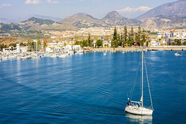 Motril - Výhľad na prístav.