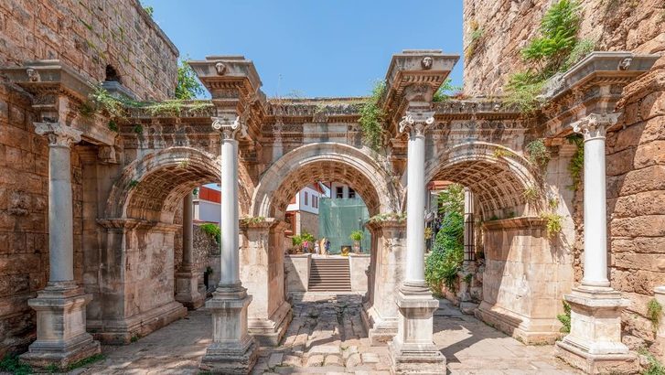 Antalya – Hadriánova brána