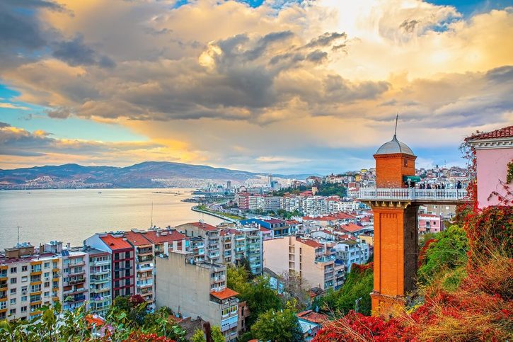 Izmir – Historický výťah v Konak