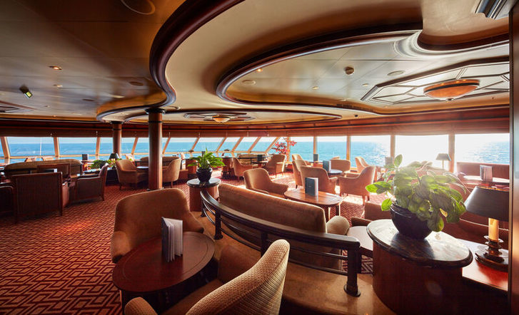 Commodore Club - Queen Elizabeth