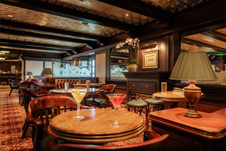 Golden Lion Pub - Queen Victoria