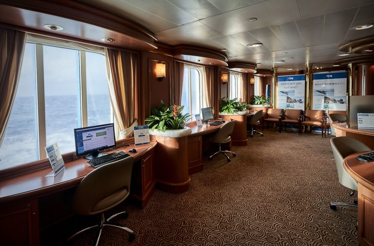 Internet Café - Diamond Princess