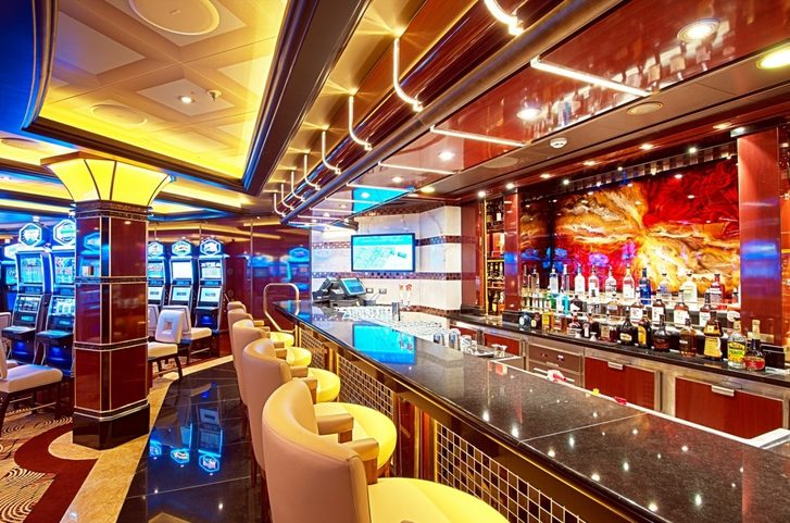 Casino, bar - Regal Princess