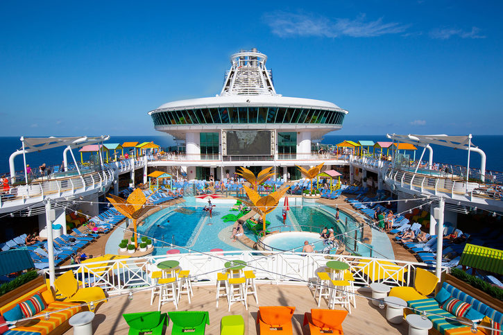 Navigator of the seas - 1556122691_RCI-NV-CC-AHendel-pooldeck-March2--49A0792