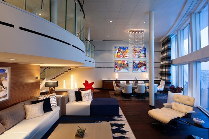 Dvojposchodová suita Royal Suite (RL) – Odyssey of the Seas