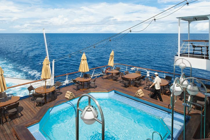 9252-silver-discoverer-pool-deck