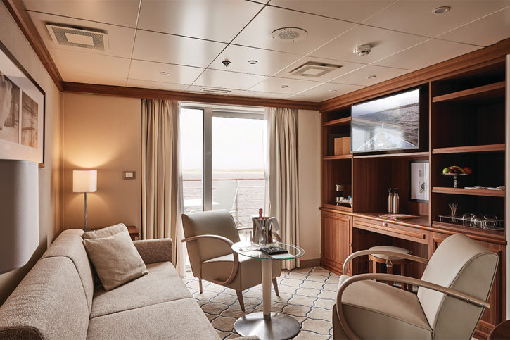 Apartmá - silversea-ship-silver-explorer-owner-s-suite-01