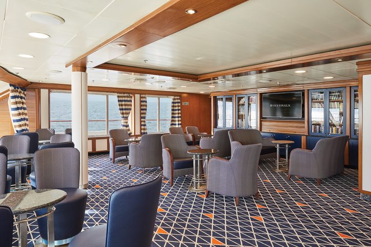 39447-silver-explorer-observation-lounge