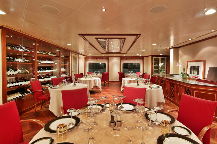 silversea-ship-silver-whisper-dining-la-dame-2