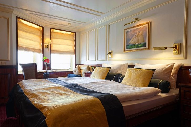 Deluxe Outside Suite - Royal Clipper