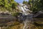 Temurun Waterfall – Osvěžte se u překrásného vodopádu se třemi terasami, přírodními bazénky a koupajícími se opicemi