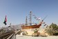 Vystavená loď s možností vyhlídky na Khor al Fakkan, Spojené arabské emiráty