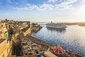 Pohled na připlutí výletní lodě do přístavu Valletta na Maltě
