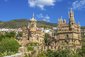 Slavný Castillo de Colomares je památkou podobnou pohádkovému hradu, zasvěcenému Kryštofu Kolumbovi. Malaga, Španělsko