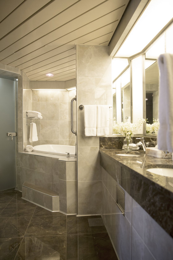Apartmá Stargazer Suite, koupelna - Celestyal Journey