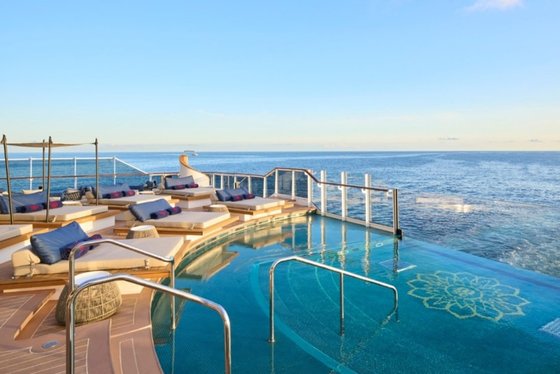 Astern Pool - Explora IV